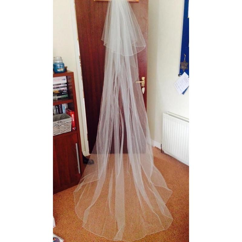 Beautiful long 2-tier veil with small crystals