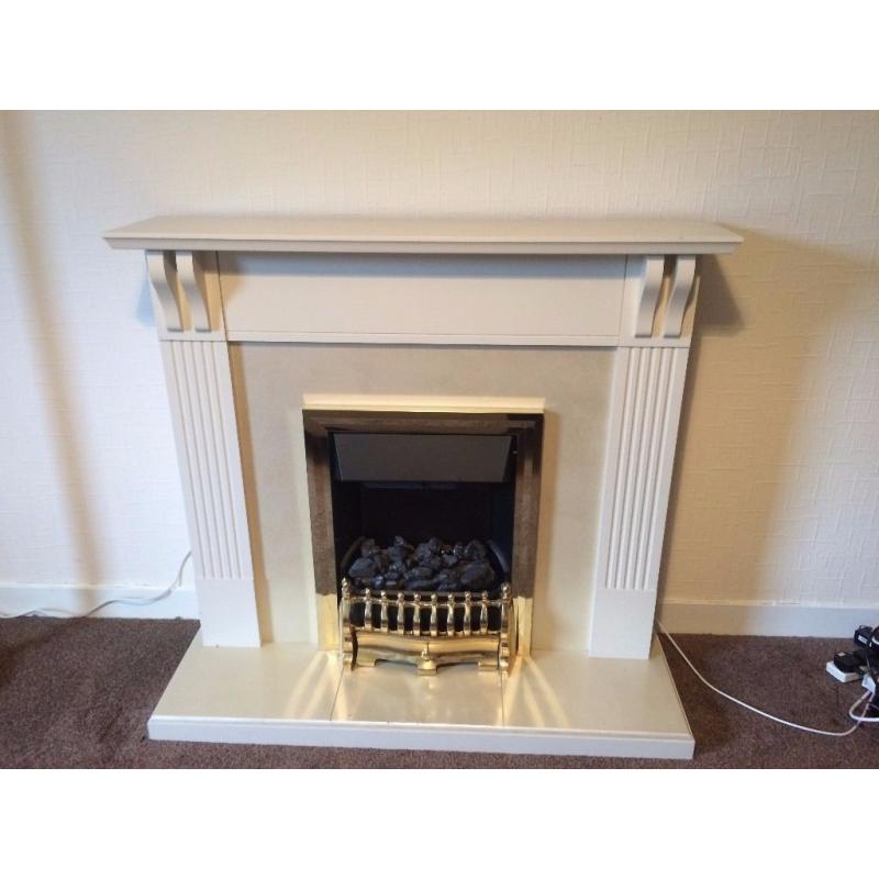 ELECTRIC FIRE AND CREAM SURROUND