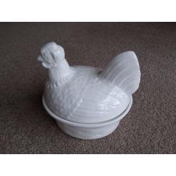 CHICKEN/HEN EGG STORAGE WHITE CERAMIC EXCELLENT CONDITION