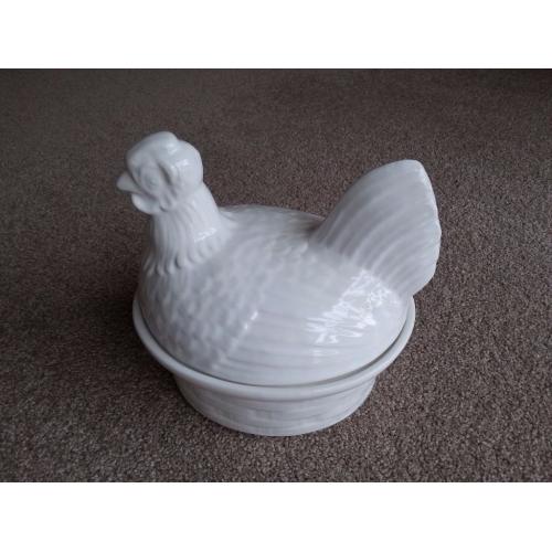 CHICKEN/HEN EGG STORAGE WHITE CERAMIC EXCELLENT CONDITION