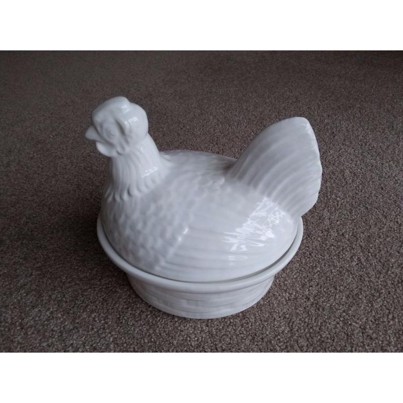 CHICKEN/HEN EGG STORAGE WHITE CERAMIC EXCELLENT CONDITION