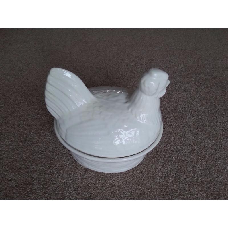 CHICKEN/HEN EGG STORAGE WHITE CERAMIC EXCELLENT CONDITION