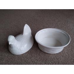 CHICKEN/HEN EGG STORAGE WHITE CERAMIC EXCELLENT CONDITION
