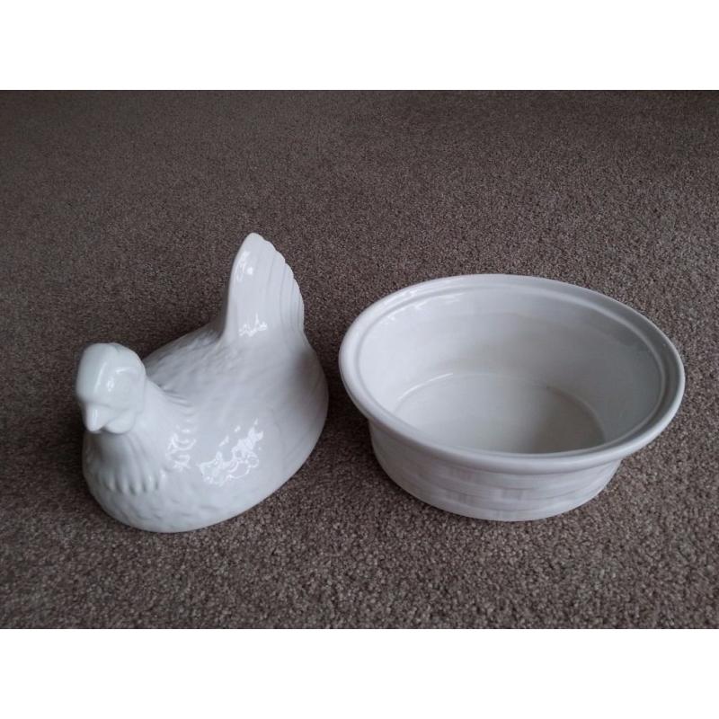 CHICKEN/HEN EGG STORAGE WHITE CERAMIC EXCELLENT CONDITION