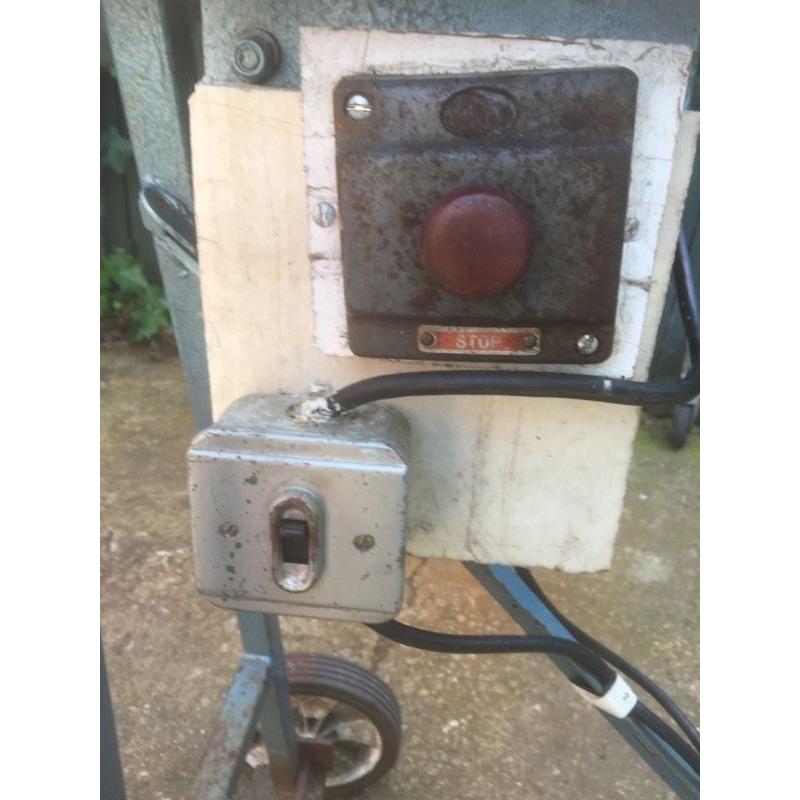 Wood lathe and turning tools