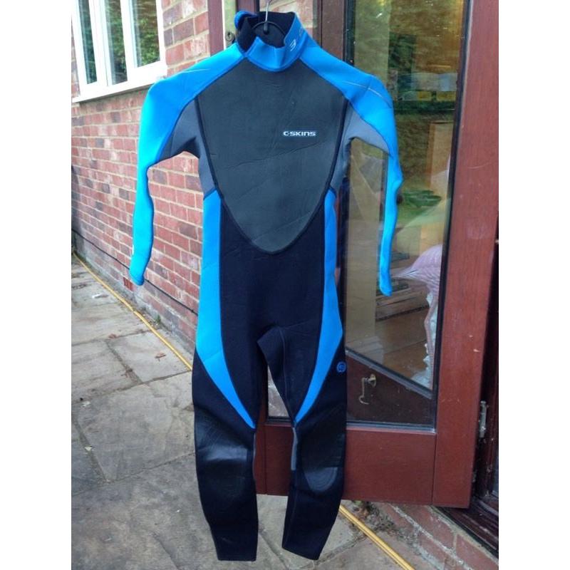 Boys long wetsuit - very good condition (size Medium Small/7-8years)