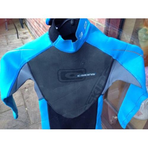 Boys long wetsuit - very good condition (size Medium Small/7-8years)