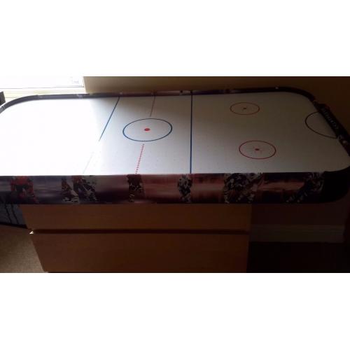 Air hockey table