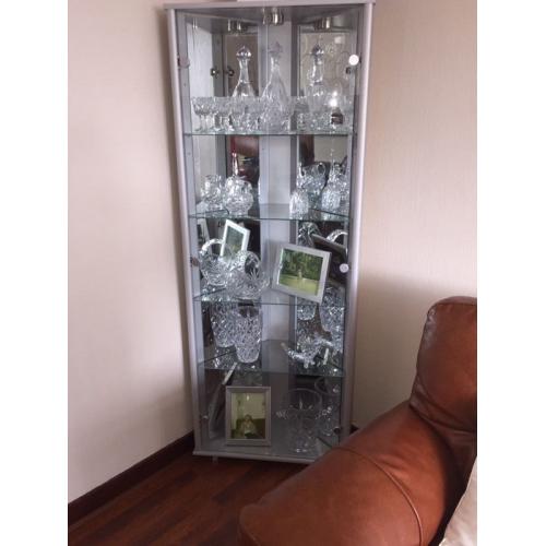 Glass display unit