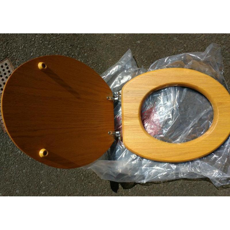 Wooden toilet seat - nearly new