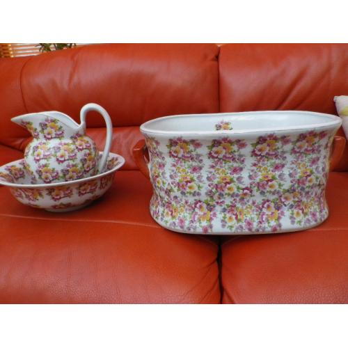 VICTORIAN STYLE JUG BOWL AND FOOTBATH FOR SALE