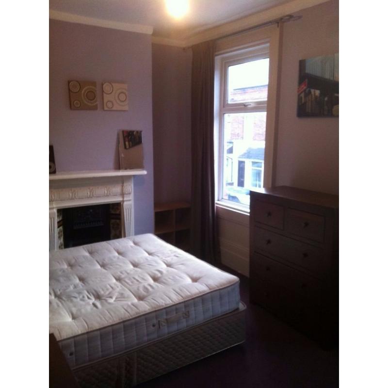 DOUBLE BED ROOM 240 PER MONTH RUSHFIELD AVENUE