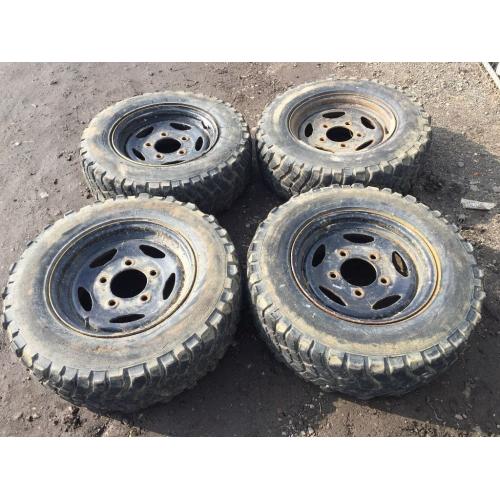 Landrover defender / discovery 16" steel wheels - good tyres