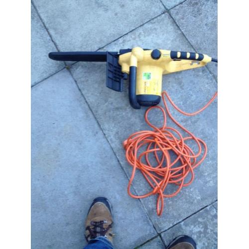 Electric chainsaw