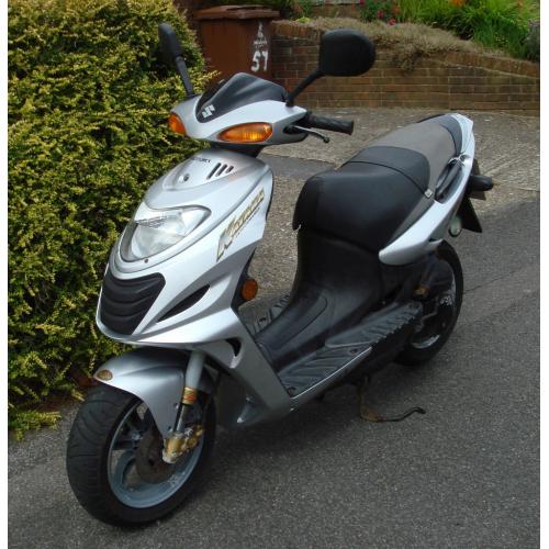 Suzuki Katana R AY50 Scooter 50cc 2 Stroke LEARNER LEGAL Sports Moped 1 YEARS MOT Deristricted