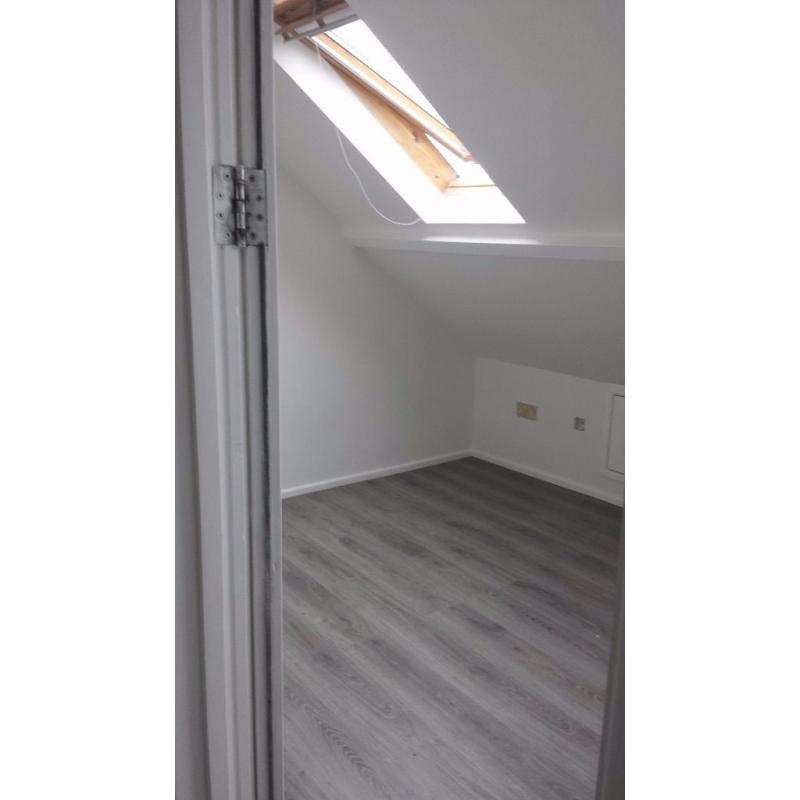 2 Stunning Brand new Rooms available for Clean professional in Greenbank with great views!