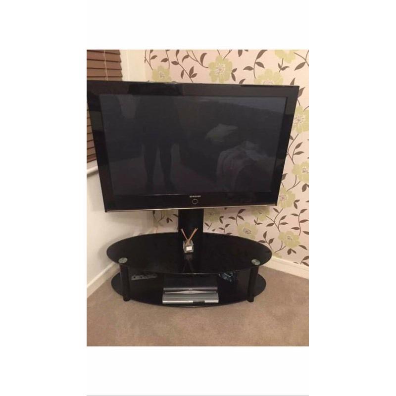 Black glass to stand (tv not included)