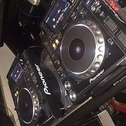 2 x Pioneer CDJ 2000 Nexus Boxed