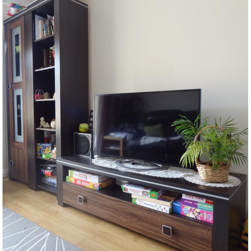 TV stand and 2 cabinets - Excellent Condition