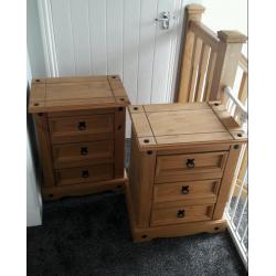 Set of bedside cabinets