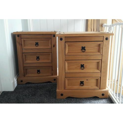 Set of bedside cabinets