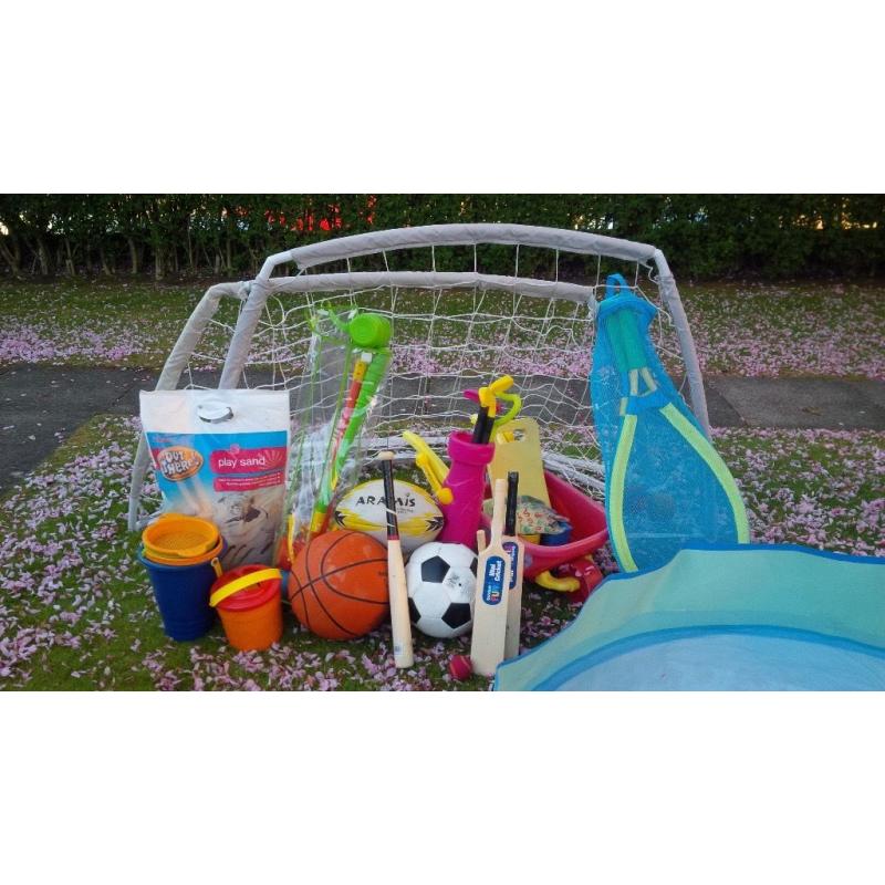 Outdoor toy collection: football nets, football, golf, bag of sand, tennis, gardening, croquet, etc.
