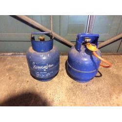 Barbecue New still in box gas 2 rings with 2 x 4.5 gas bottles