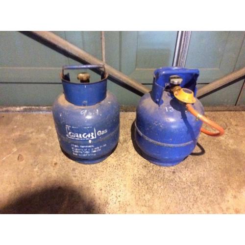 Barbecue New still in box gas 2 rings with 2 x 4.5 gas bottles