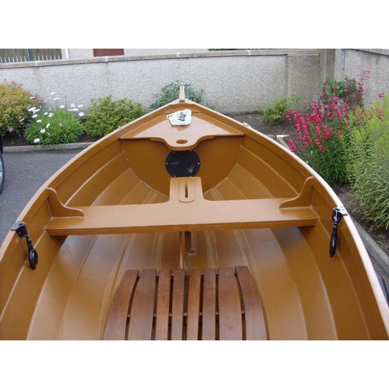 Sailing and rowing dinghy with trailer