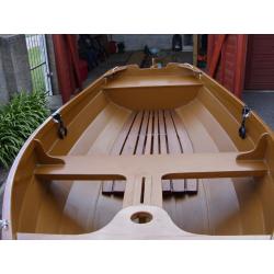 Sailing and rowing dinghy with trailer