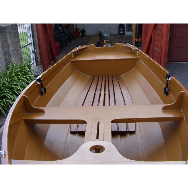 Sailing and rowing dinghy with trailer