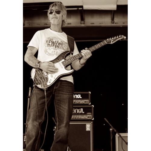 Blues/Rock Guitarist Looking For Other Musicians