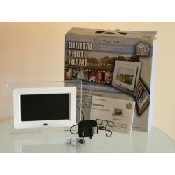 Digital photo frame as new still in box