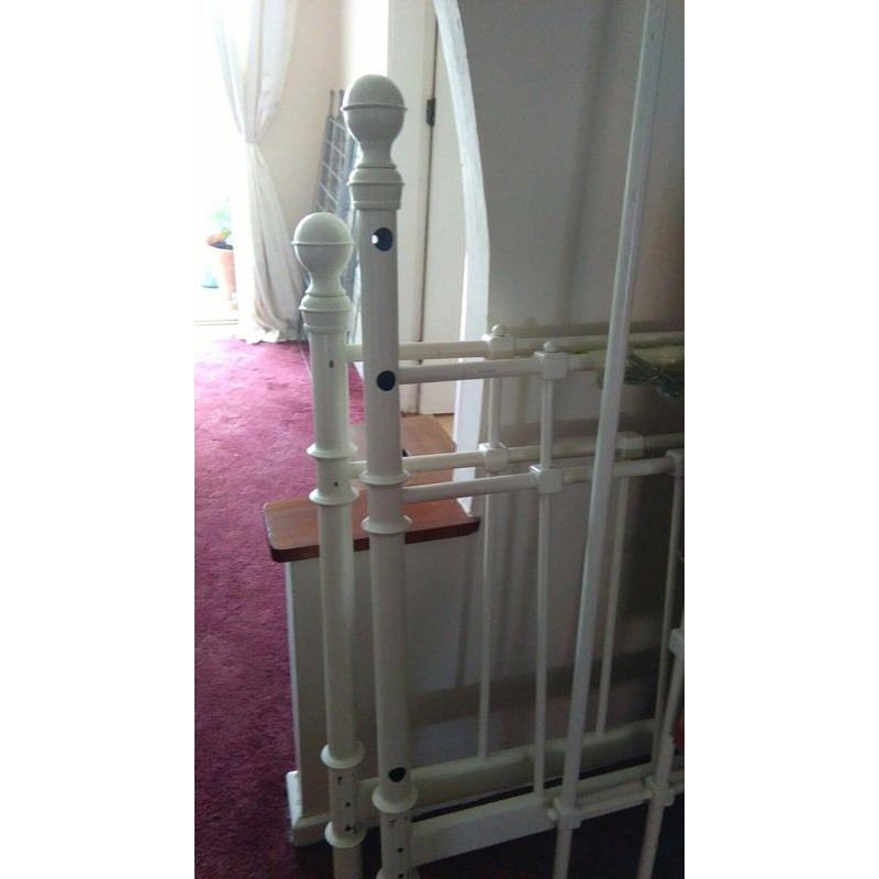 Single bed/Day bed/ Guest bed