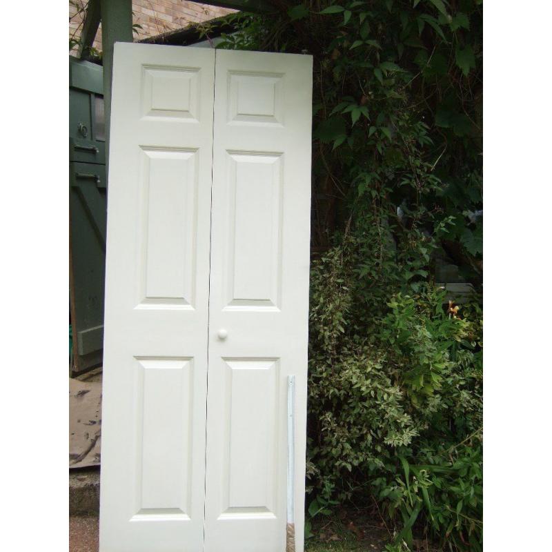 Bi-fold door. 6 panels.