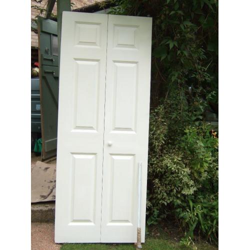 Bi-fold door. 6 panels.