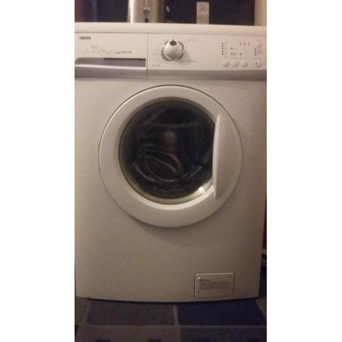 good condition!i Zanussi (easy iron)1400 spin 6kg dimensions (h/ w/ d) 850/ 600/ 590