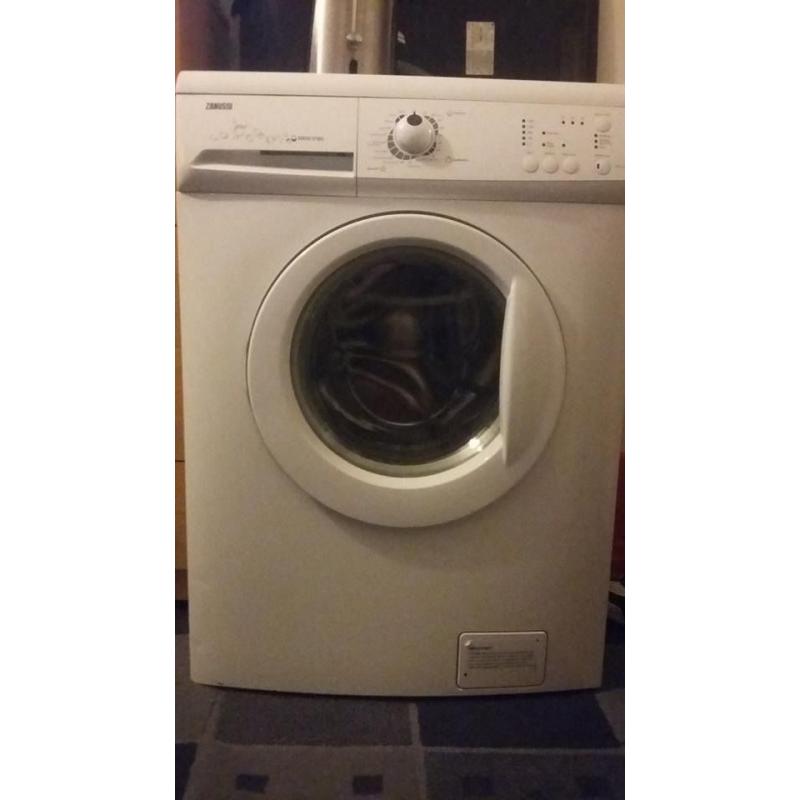 good condition!i Zanussi (easy iron)1400 spin 6kg dimensions (h/ w/ d) 850/ 600/ 590