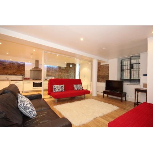 D. Stunning large double room in Camden (zone 1) ALL BILLS.WIFI INCLUDED. Available from Now
