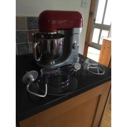 Red KMixx mixer with splash guard and three beaters