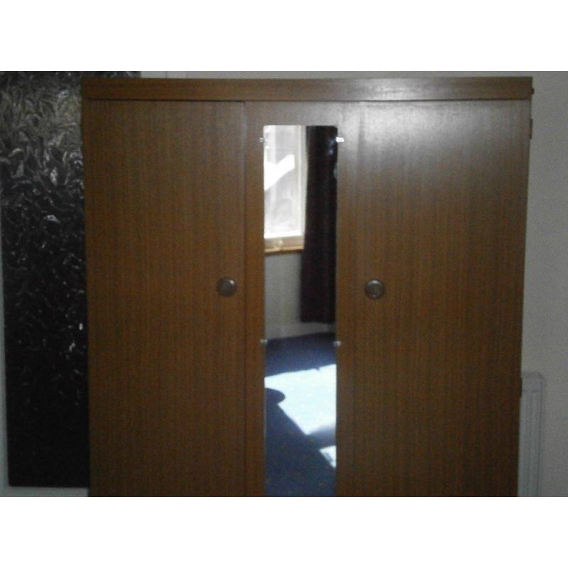 WARDROBE *** 4 ft wide *** Great condition ***