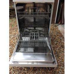 SIEMENS Dishwasher .Clean tidy and in good working order. Selling due to new fitted unit