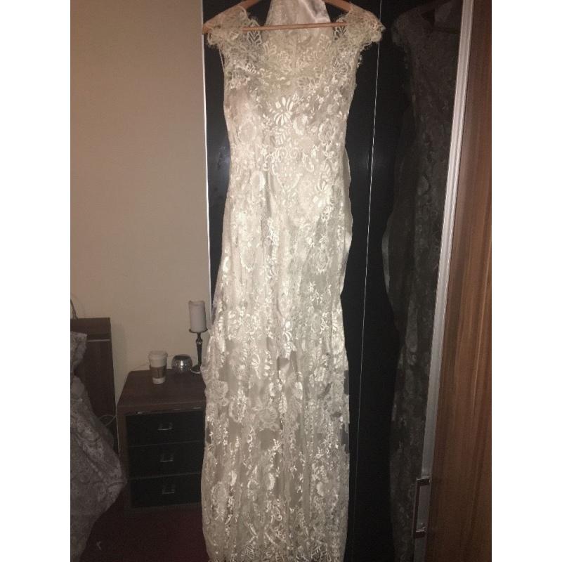 Beautiful ivory Lace Wedding Dress