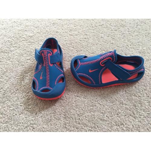 Boys Nike Sandals size 4