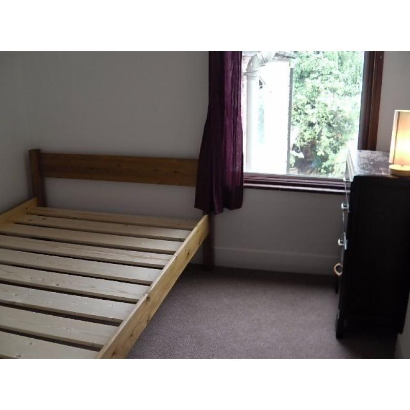 Double rooms, 5mins walk to Seven Sisters, refurbed, not a party house