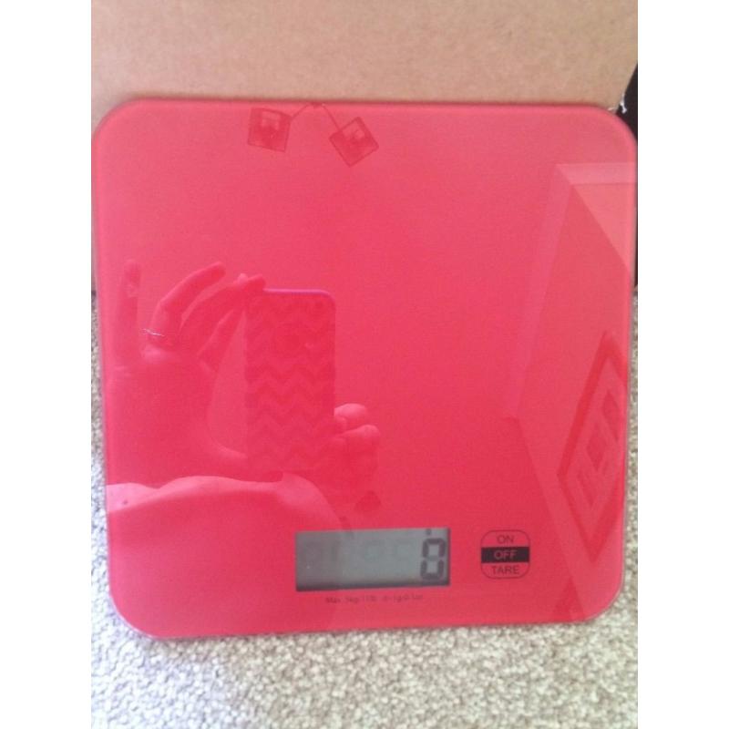 Red electronic scales