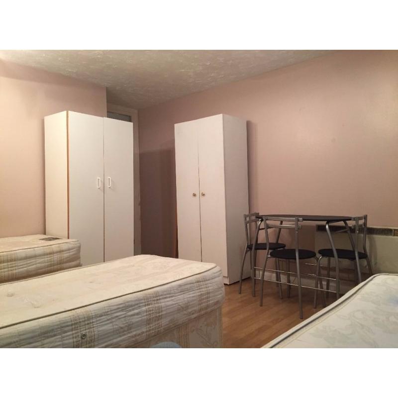 Convenience triple room in South Bermondsey
