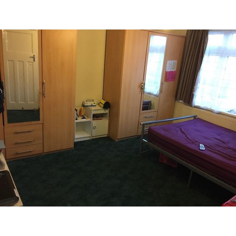 Big double room in a 2 bed flat. Very close to Bath Road and 7 mins to Hounslow Central Tube