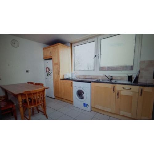 Short let - bright spacious double room in Archway N19