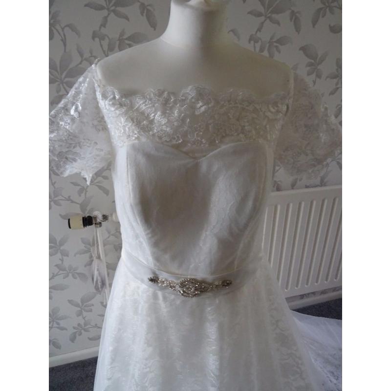 20= lovely lace wedding dress